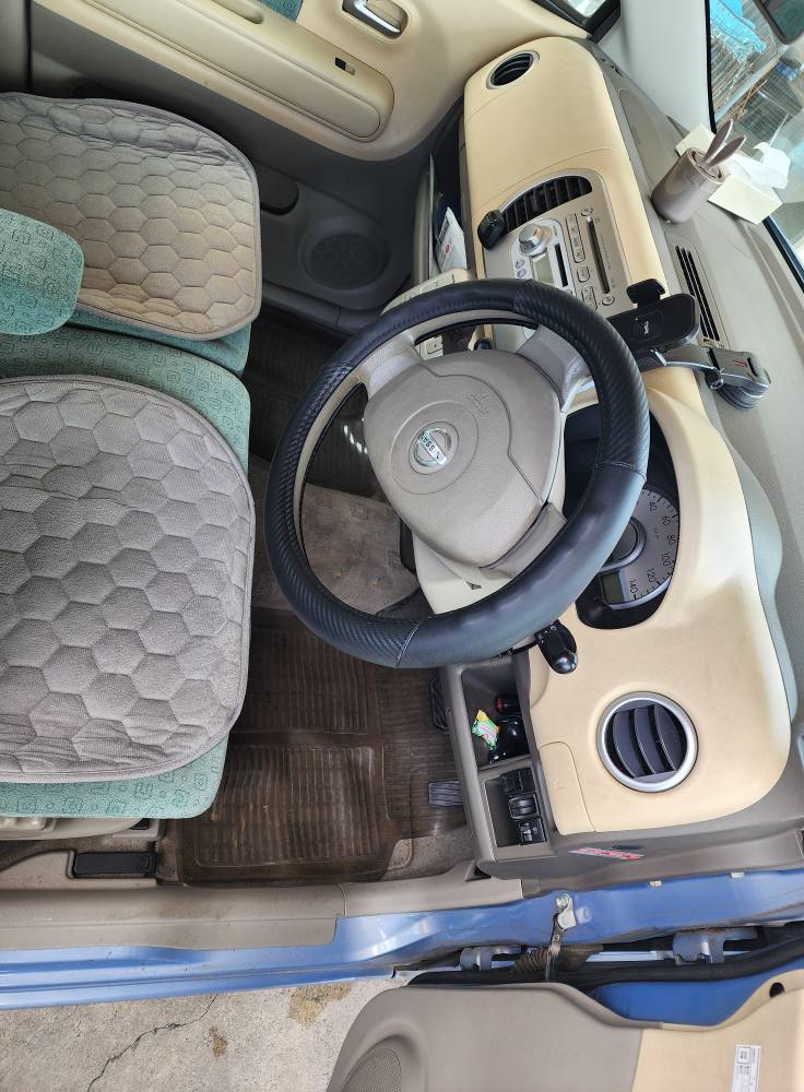 Nissan Moco back seat